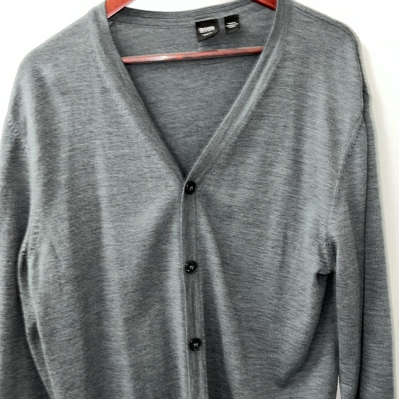 Hugo Boss 100% Wool Cardigan Sweater Size XXL slim fit. Very Good Used condition - Picture 3 of 16